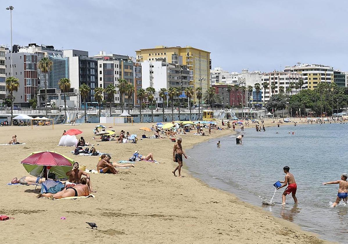 Imagen de archivo de la playa de Las Alcaravaneras.