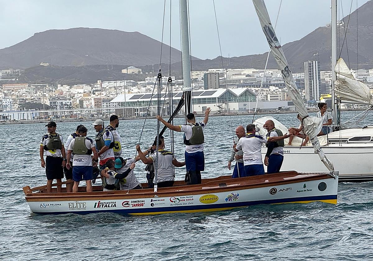 Imagen principal - El Hospital La Paloma Pueblo Guanche conquista la Final del Torneo Eliminatorio Fundación La Caja de Canarias