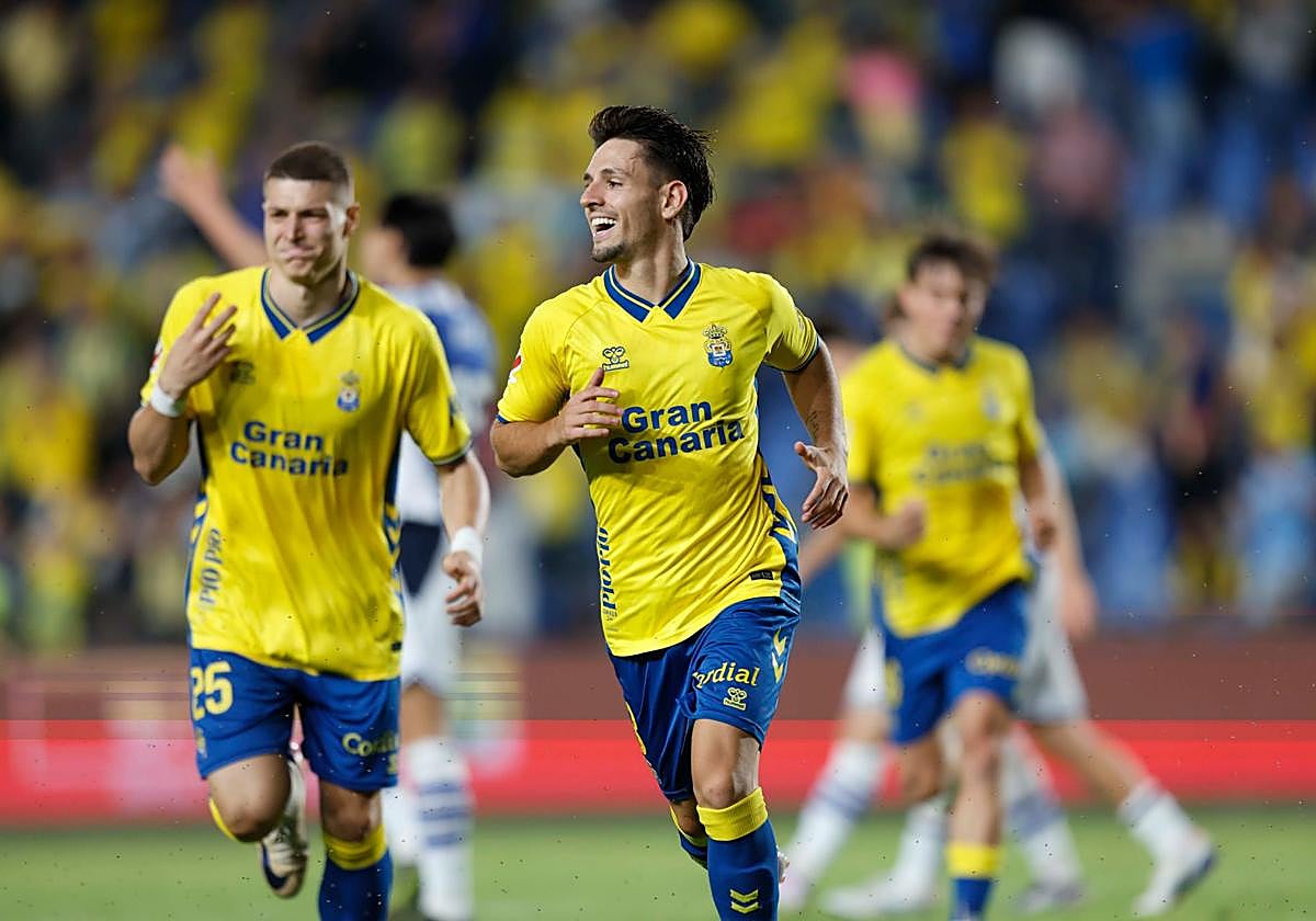 Iván Gil, en la celebración de uno de sus goles.
