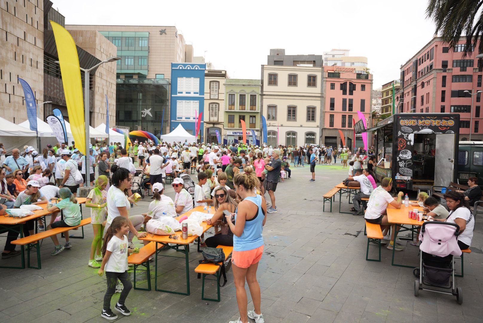 Un arcoíris de solidaridad en la Rainbow Familia Gran Canaria