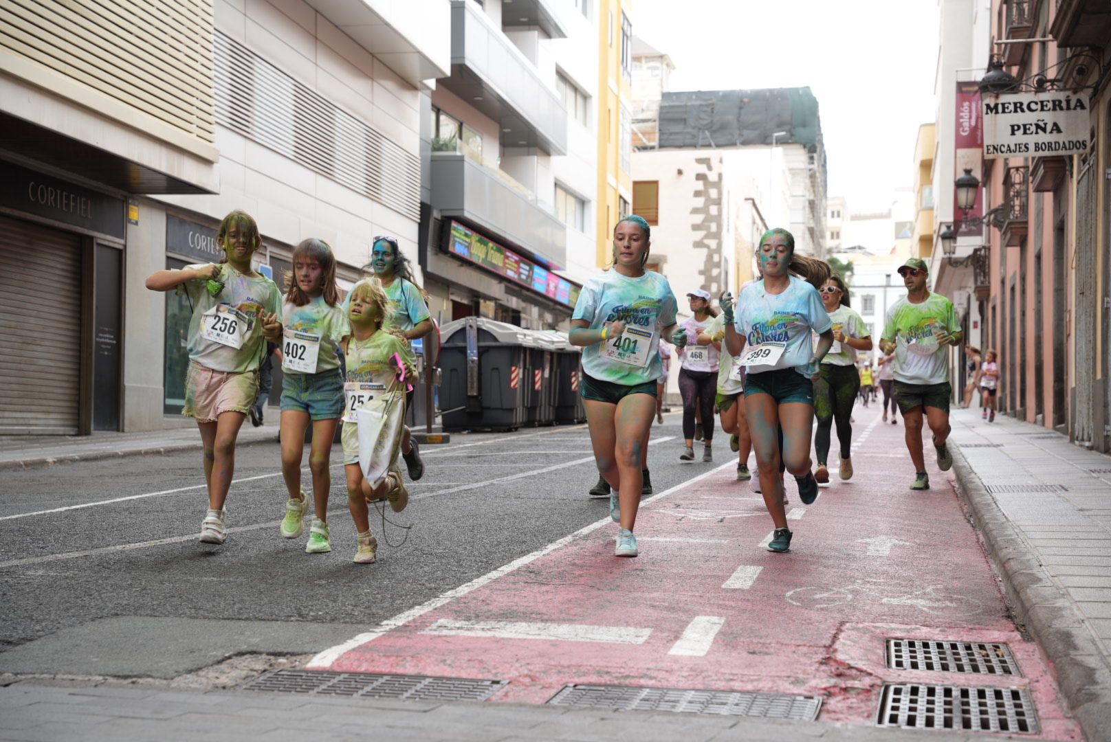 Un arcoíris de solidaridad en la Rainbow Familia Gran Canaria