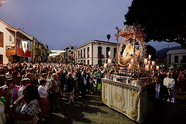 El Día de las Marías se culminó con la procesión de la Virgen del Pino por las calles del casco.