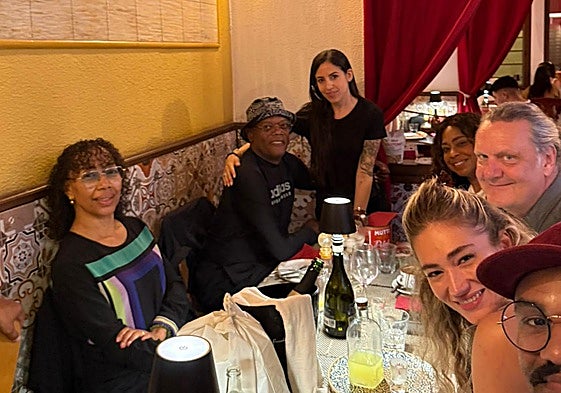 El actor Samuel L. Jackson posa junto al resto de comensales.