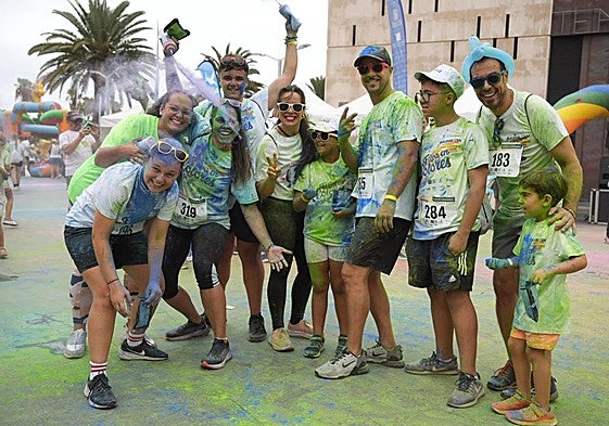 Foto de grupo de algunos de los participantes.