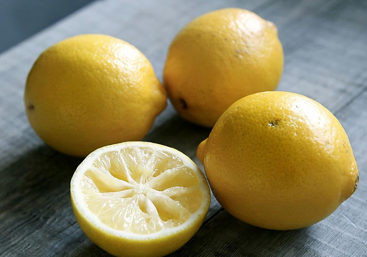 Imagen principal - Limón, tabasco y aceite de oliva