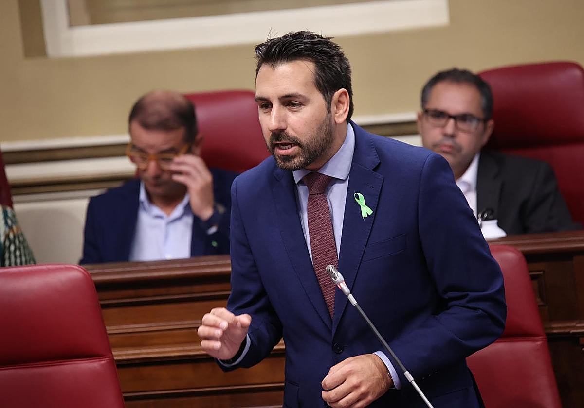 Diputado socialista Manuel Hernández en una intervención.