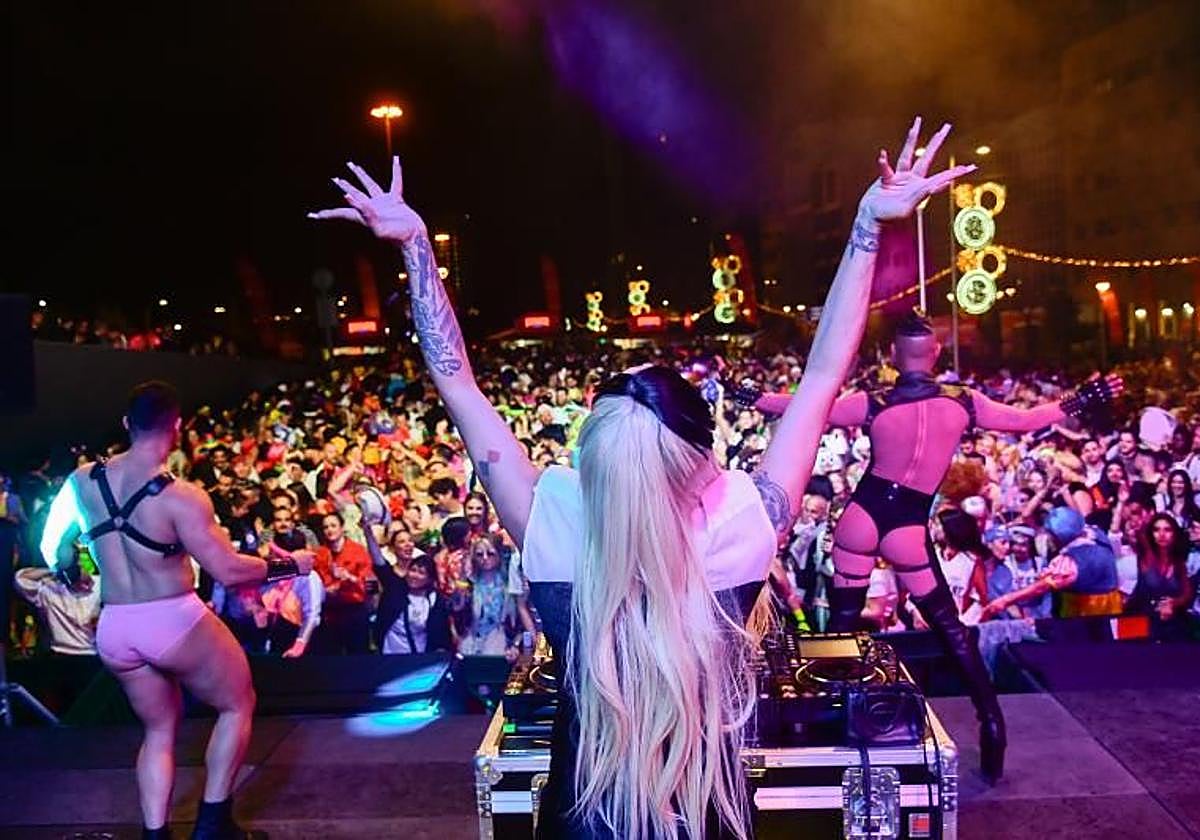 Imagen de archivo de una noche del carnaval de Las Palmas de Gran Canaria.