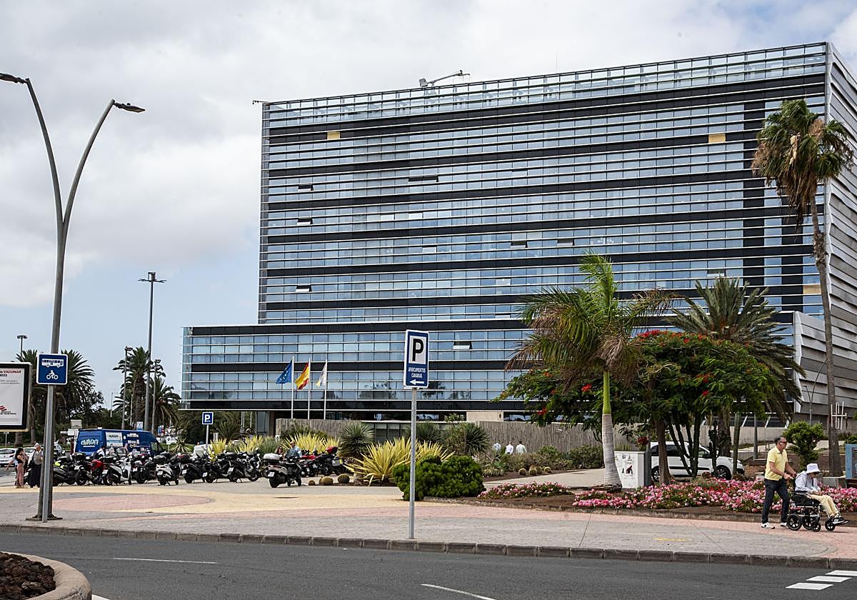 Fachada del edificio de la Ciudad de la Justicia.