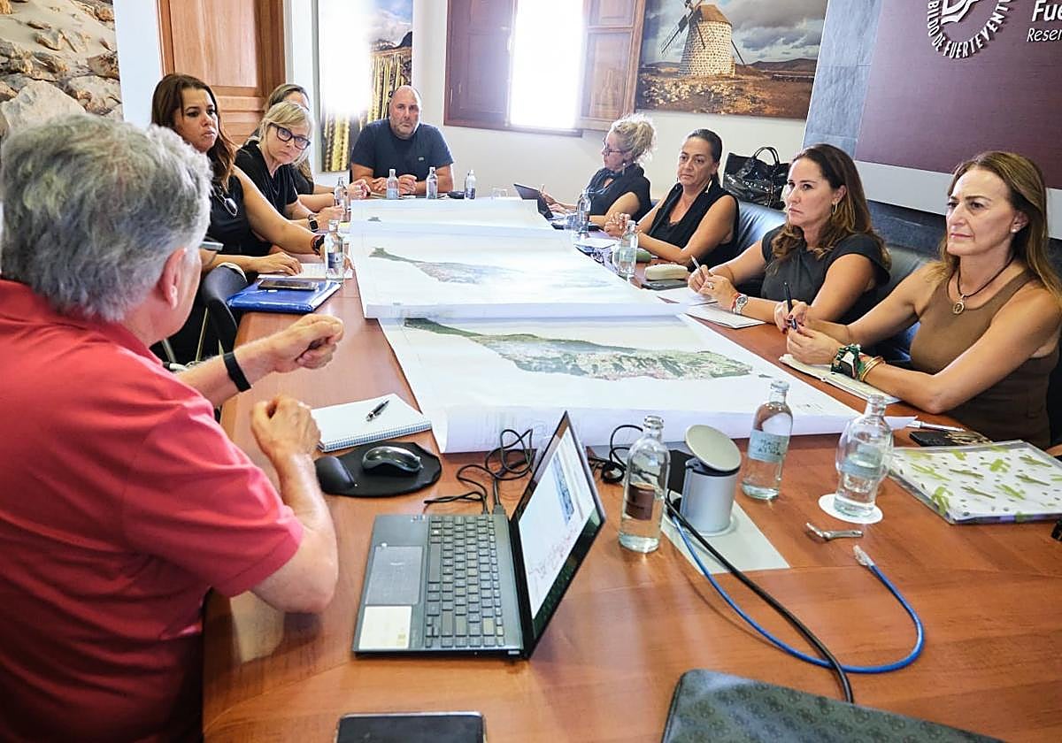 Encuentro en el Cabildo para dar detalles del borrador del PIOT e informar sobre el PORN.