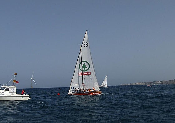 Imagen de una pega reciente con el Spar Guerra del Río como protagonista.