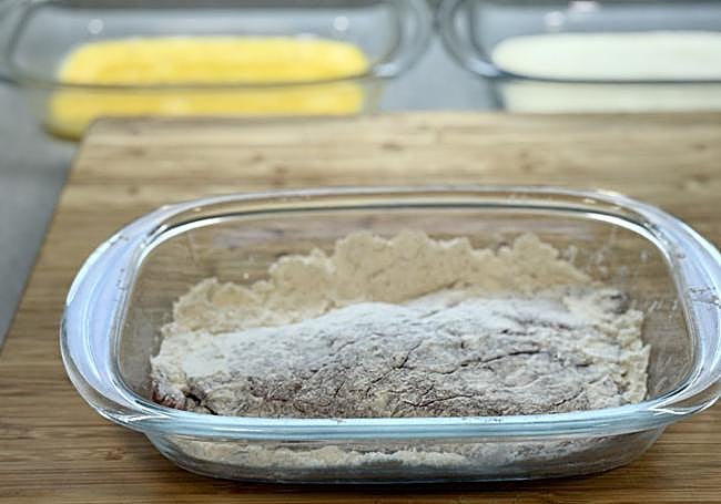 Cubrimos primero en harina