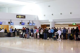 Imagen de archivo del interior del aeropuerto de Lanzarote César Manrique.