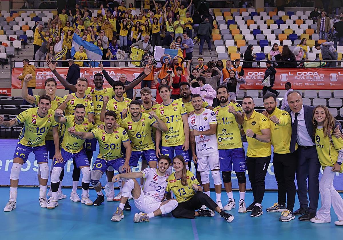 El CV Guaguas de la temporada anterior consiguió ganar las tres competiciones en España.