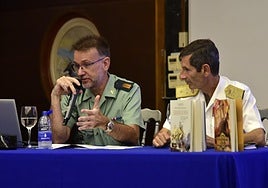 José Antonio Devesa junto a Santiago de Colsa en la presentación de la nueva novela.