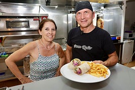 Belen y Jan propietarios de Buen Rollo Kebab.