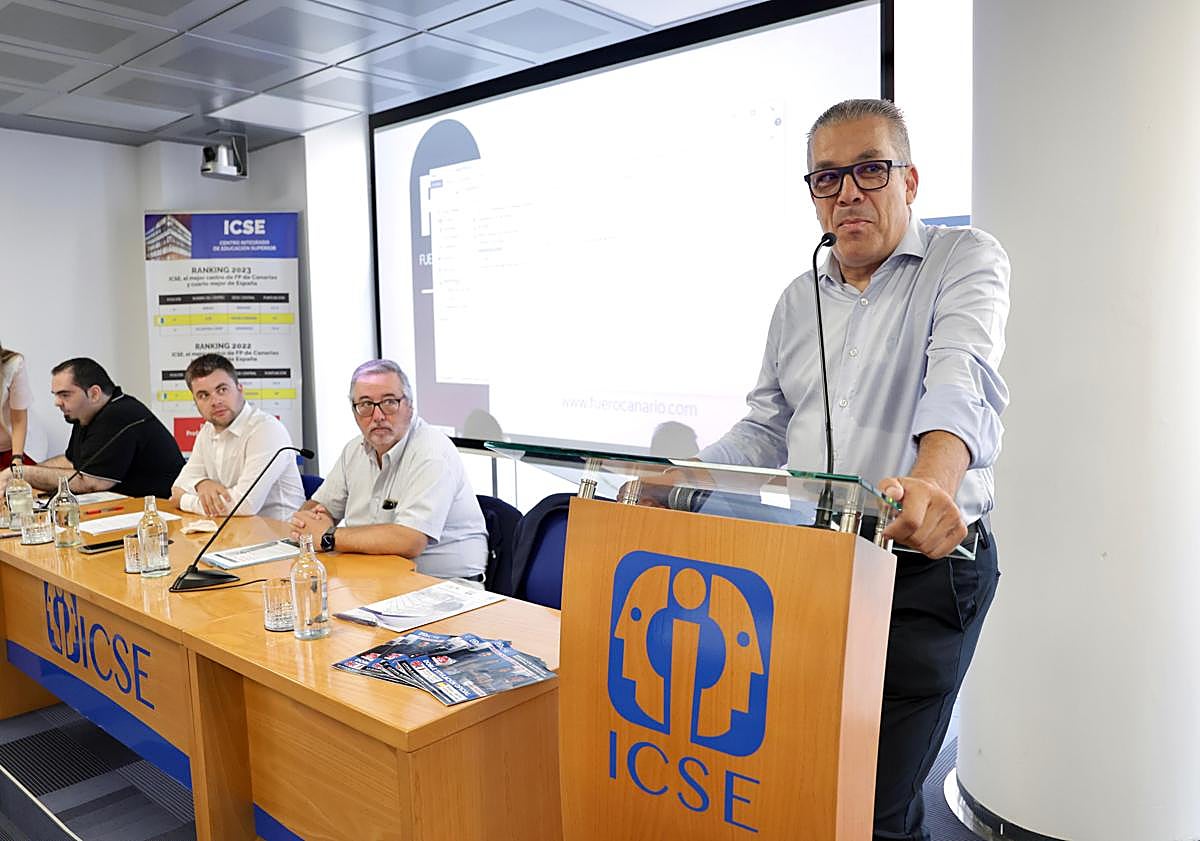 Imagen principal - Frente a Navarra y País Vasco, en Canarias «no hay conciencia colectiva» sobre el REF