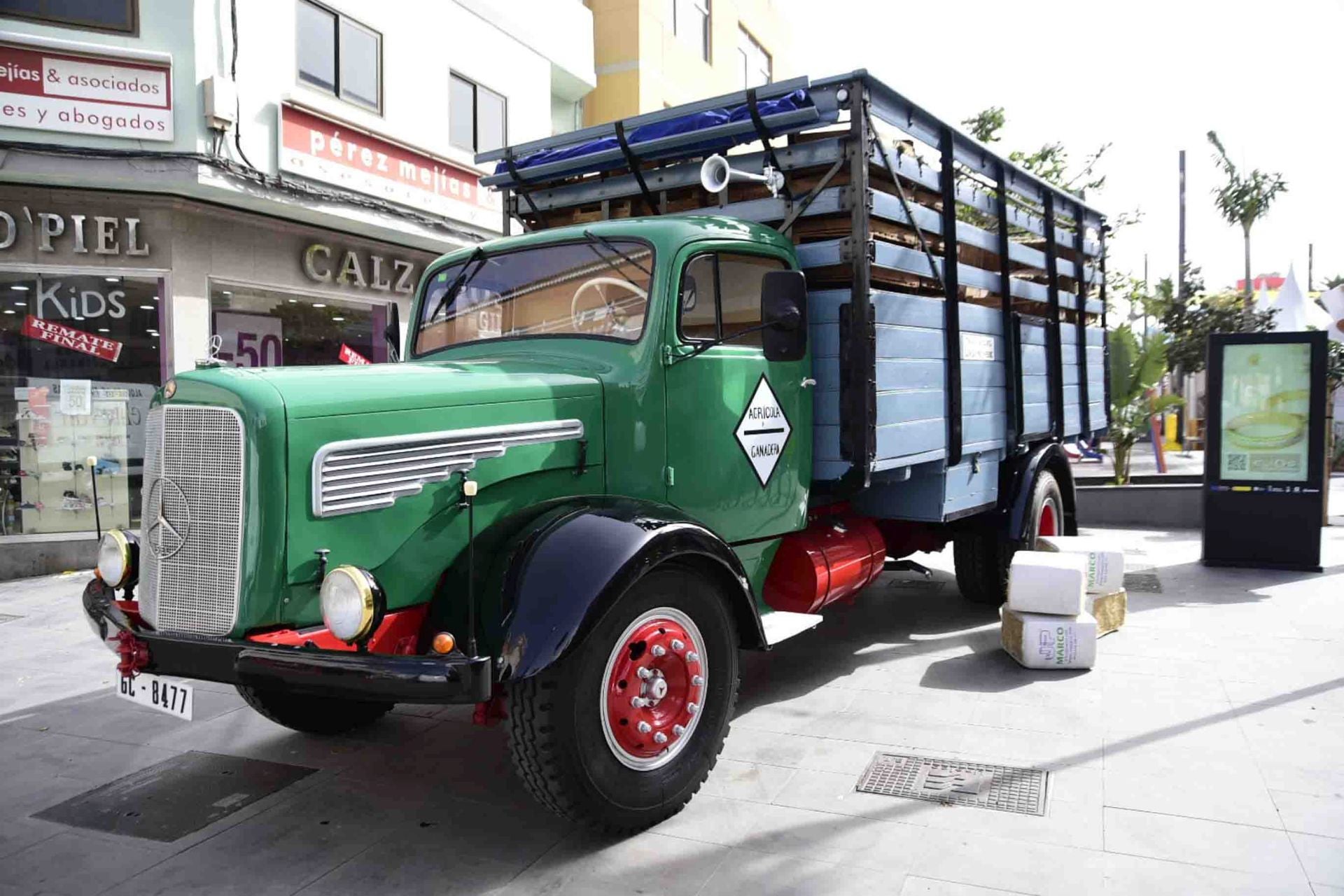 Calor y mucho sabor en la feria del tomate en Santa Lucía en Tirajana