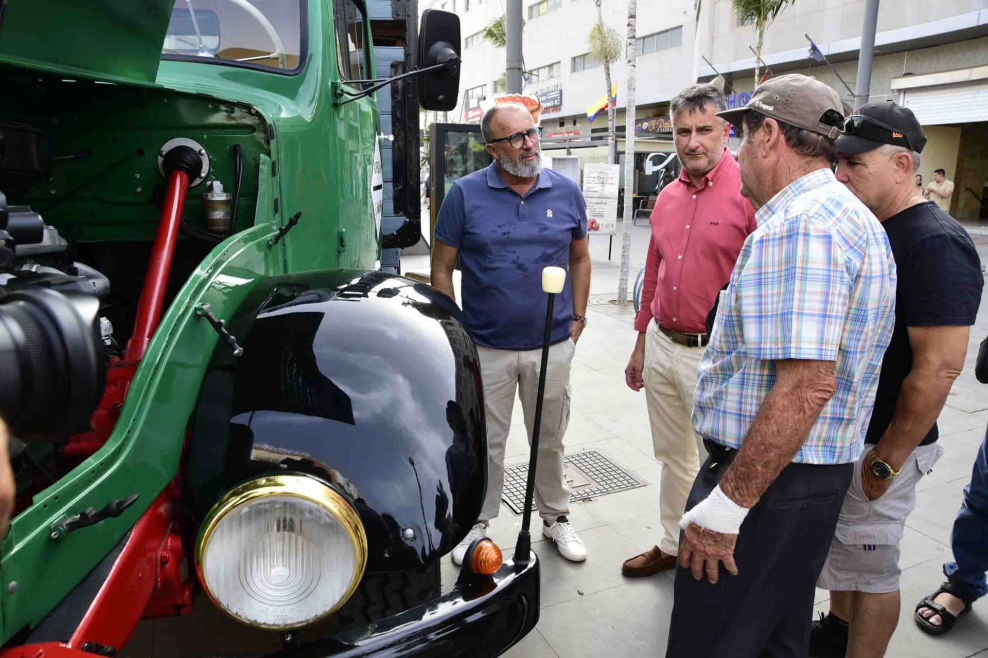 Calor y mucho sabor en la feria del tomate en Santa Lucía en Tirajana