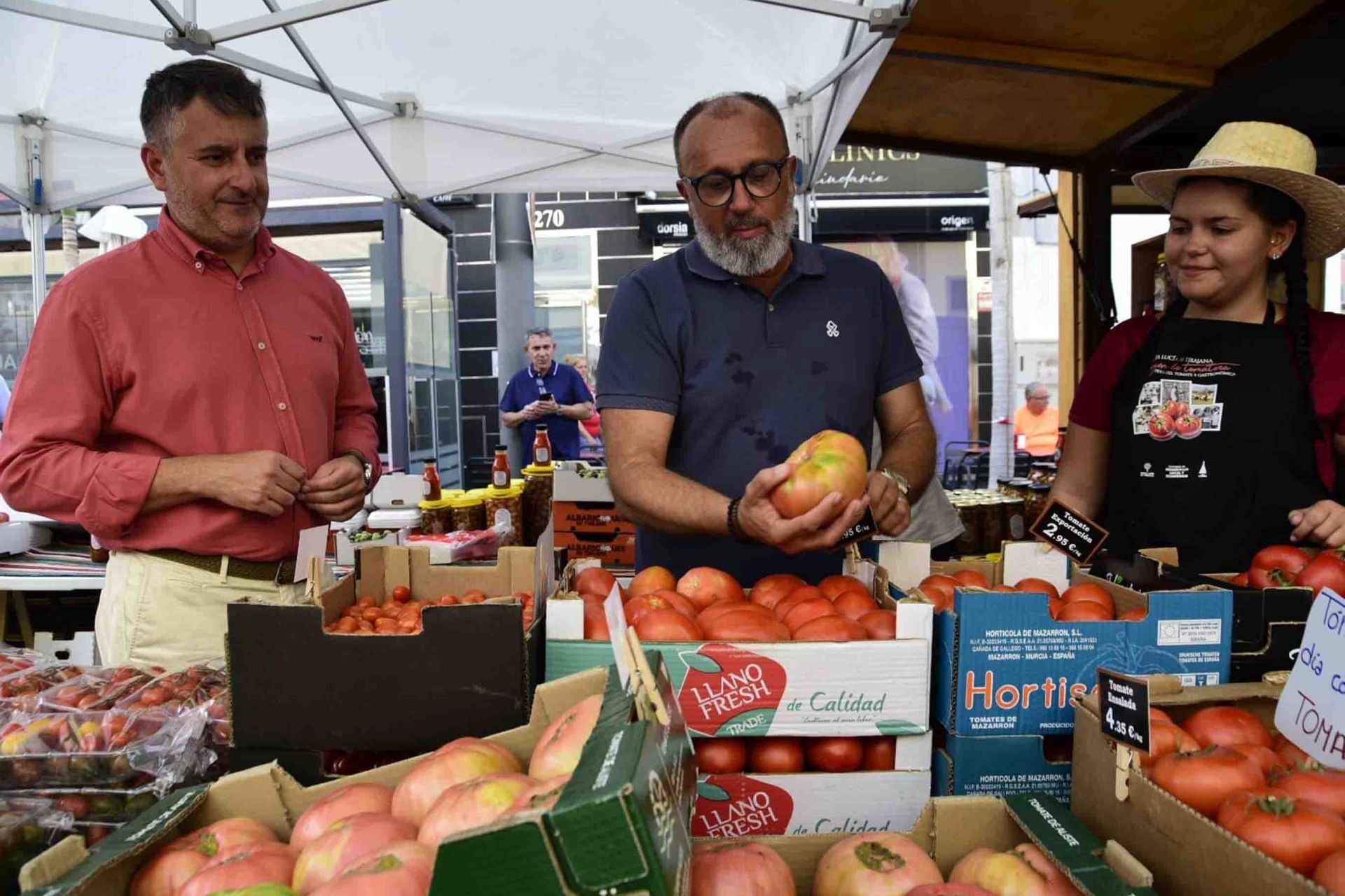 Calor y mucho sabor en la feria del tomate en Santa Lucía en Tirajana