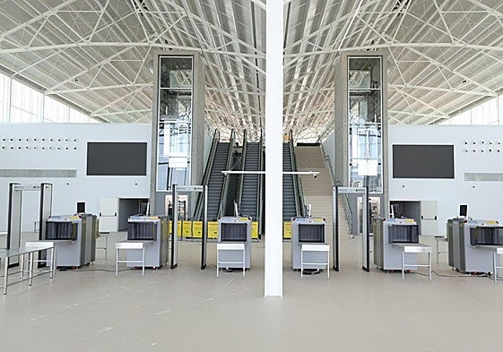 Imagen del interior de la terminal, con un estilo vanguardista reúne todo lo necesario para la mayor comodidad del crucerista.