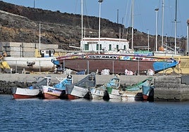 Imagen de archivo de varias embarcaciones en el puerto de La Restinga, en El Hierro.