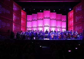 El concierto se celebró en el recinto portuario, con Kareal Mark Chichon al frente de la OFGC.