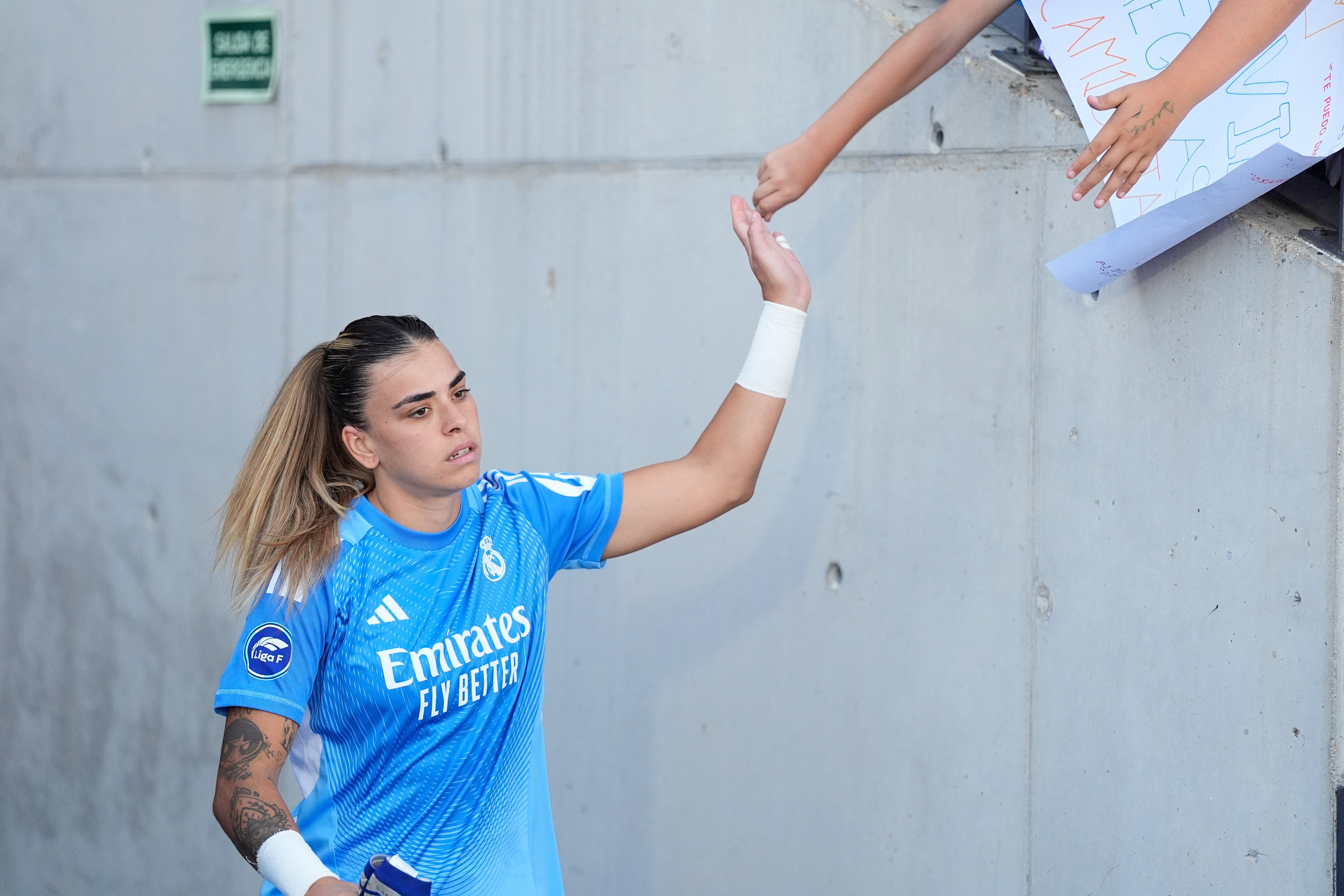 Imagen principal - Misa, en dos secuencias con su club, el Real Madrid, y a la salida de los juzgados donde testificó por el caso Rubiales.