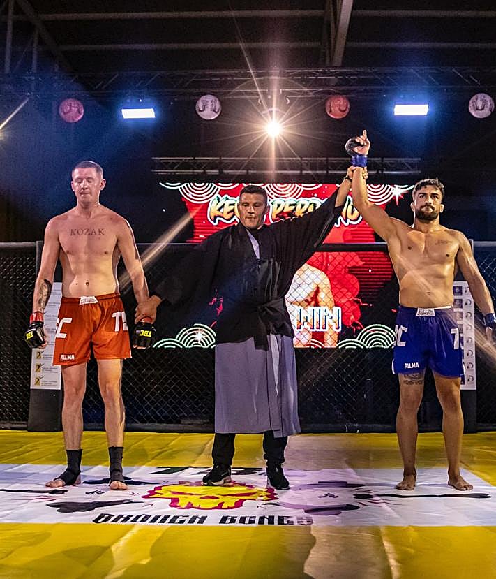 Imagen secundaria 2 - El georgiano Ruslan Bolkvadze conquista la batalla de los estilos en el estreno del TBC MMA en Gran Canaria