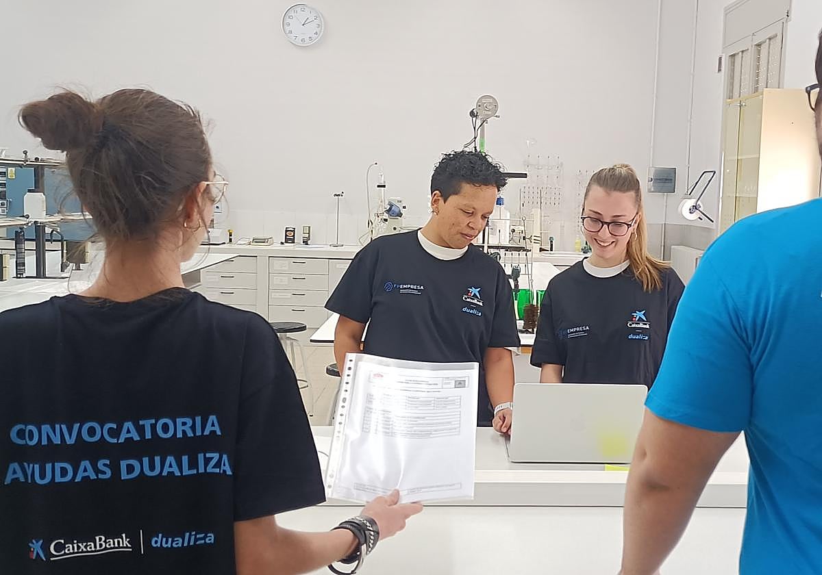 Estudiantes Dualiza.