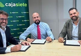 Firma del acuerdo entre Cajasiete, Wolters Kluwer y Link Soluciones.