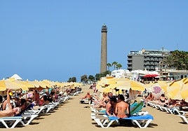 Los precios de las hamacas y sombrillas en San Bartolomé de Tirajana serán modificados.