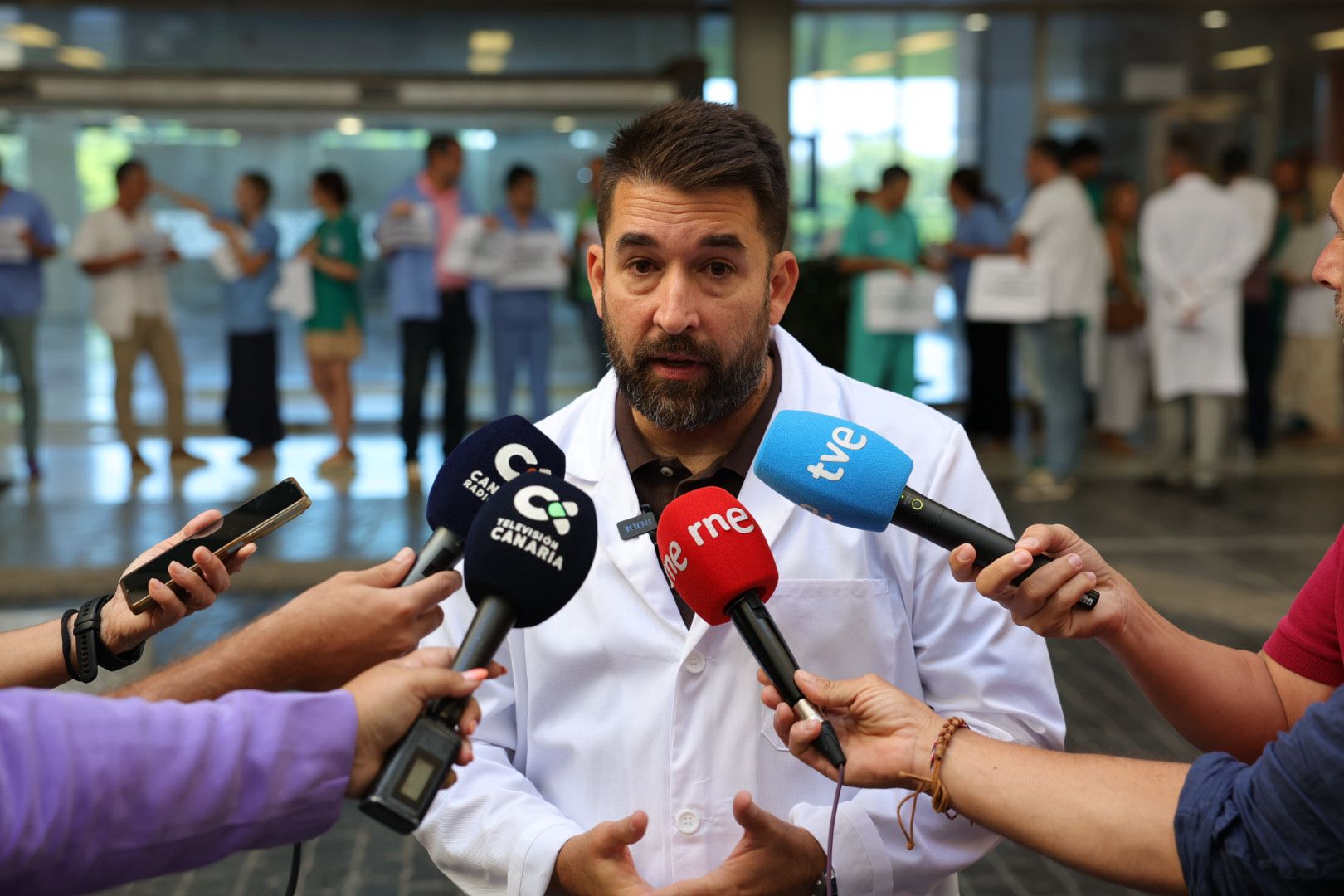 Los médicos arrancan la huelga por la estabilización