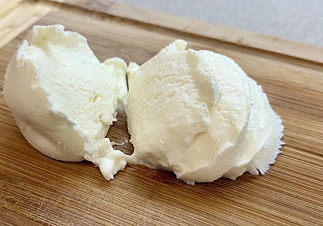 Secamos y cortamos la burrata