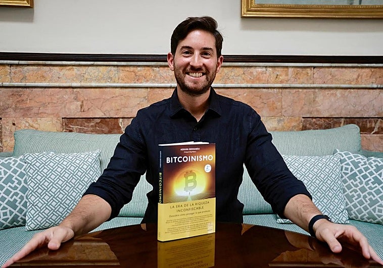 Adrián Bernabéu ayer en el Gabinete Literario.