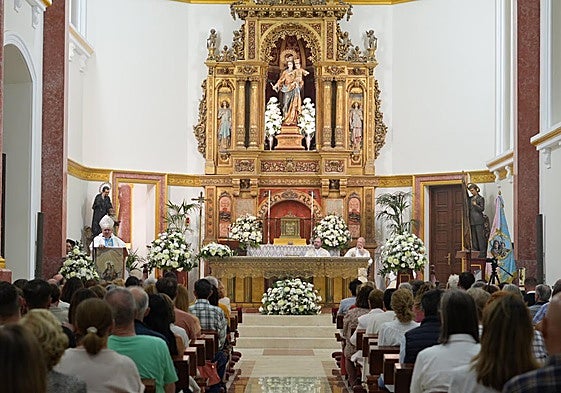 Un momento de la misa que presidió este miércoles el obispo José Mazuelos.