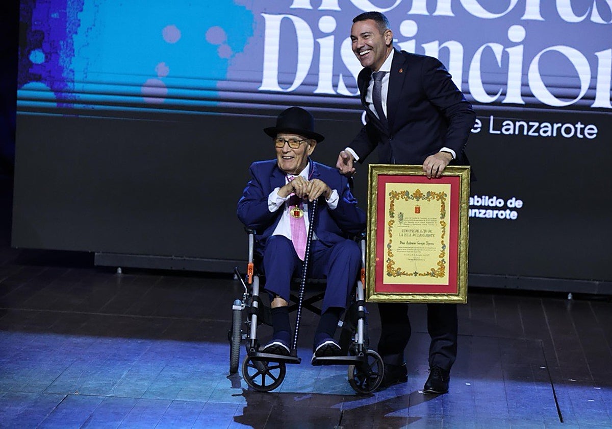 Antonio Corujo Tejera junto a Oswaldo Bentancort