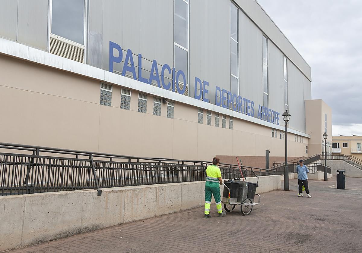 Pabellón, desde el exterior.