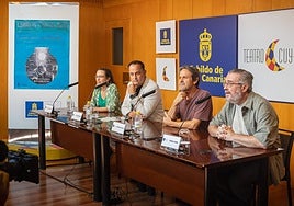 Soraya González, Serafín Sánchez, Severiano García y Gonzalo Ubani en la sala de prensa del Teatro Cuyás.
