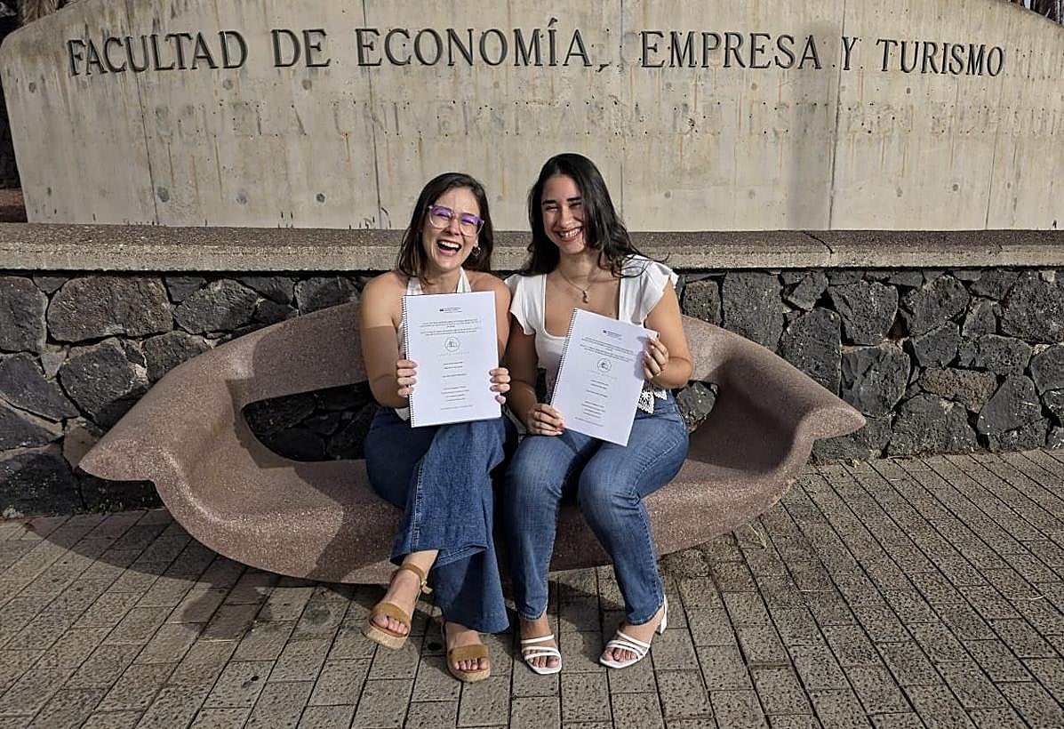 Andrea Pérez y Natalia Tetes, orgullosas de un trabajo que se ha convertido en una iniciativa política.