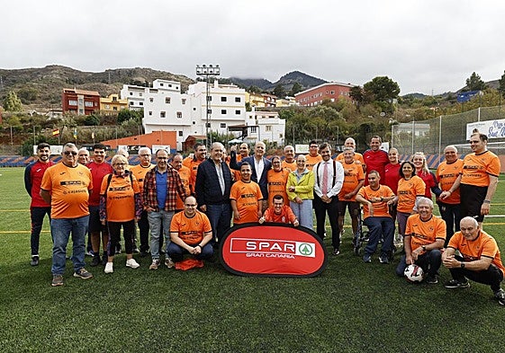 El vicepresidente de SPAR Gran Canaria, José López, asiste al acto de presentación de la temporada 20252026 del CF Panadería Pulido.