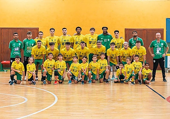 Imagen de la plantilla del Balonmano Gáldar.