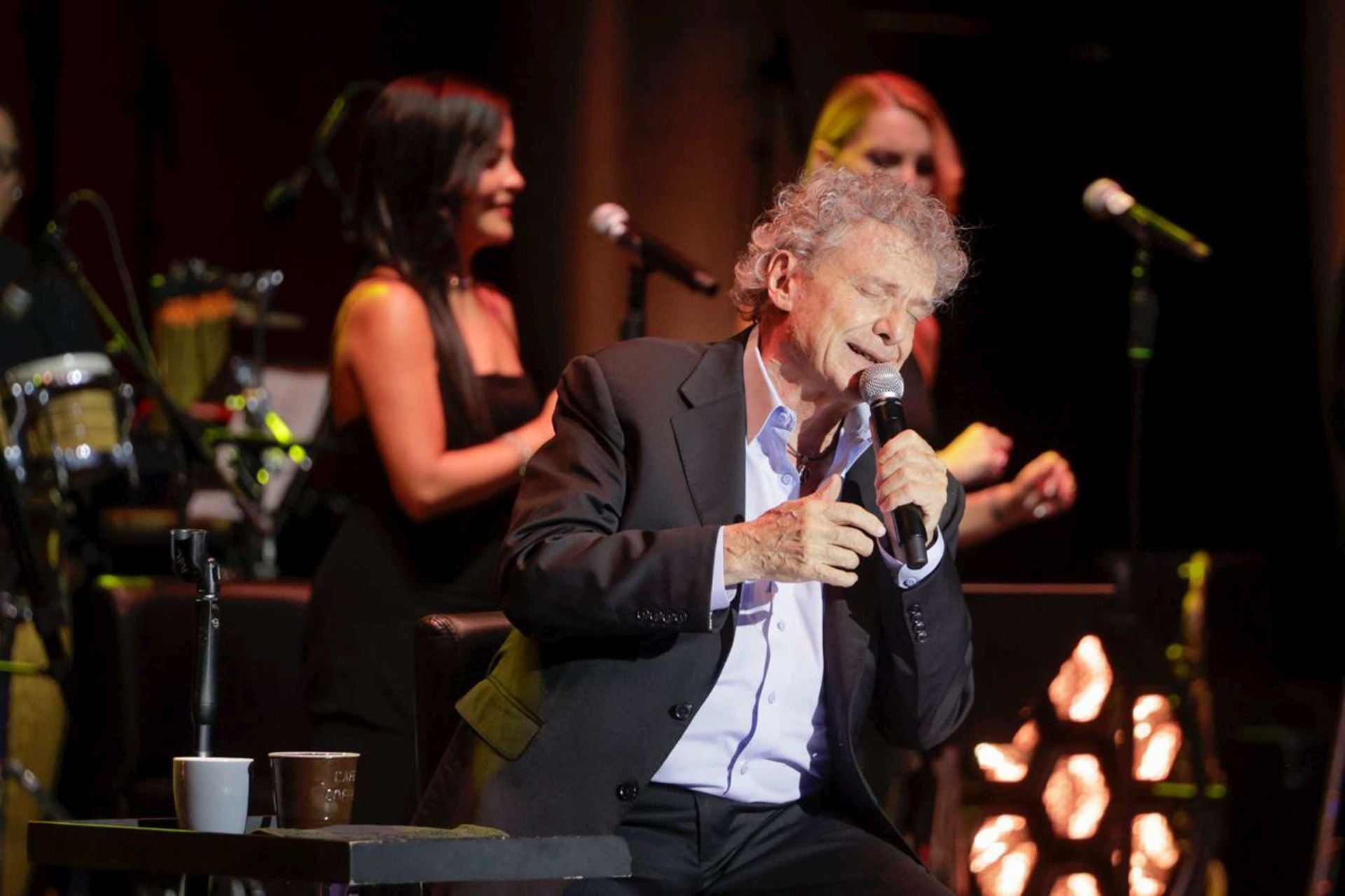 El cantante Braulio deja pequeño con su talento y trayectoria el auditorio de Agüimes