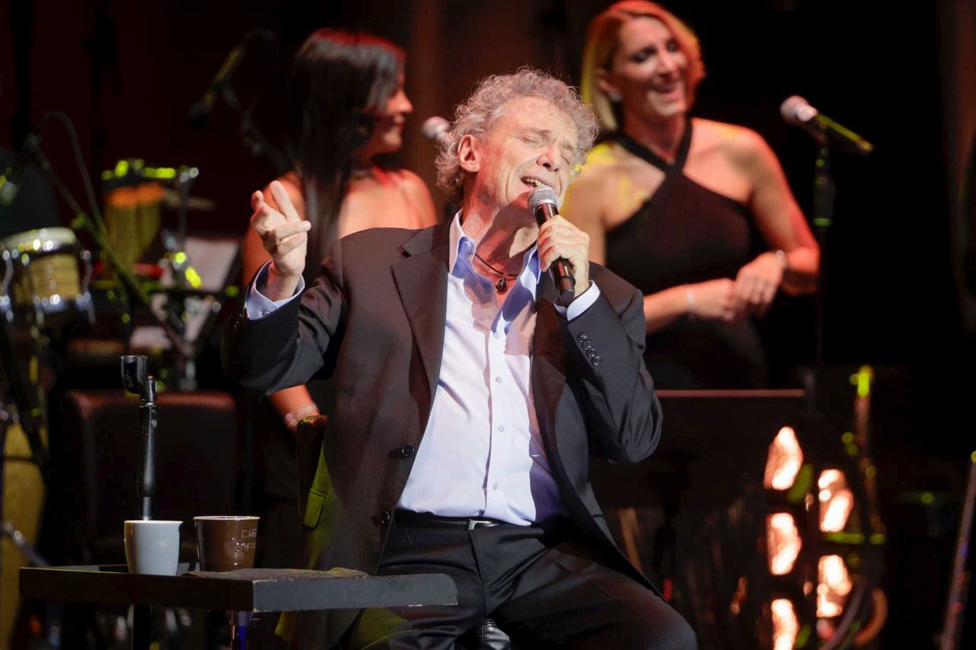 El cantante Braulio deja pequeño con su talento y trayectoria el auditorio de Agüimes