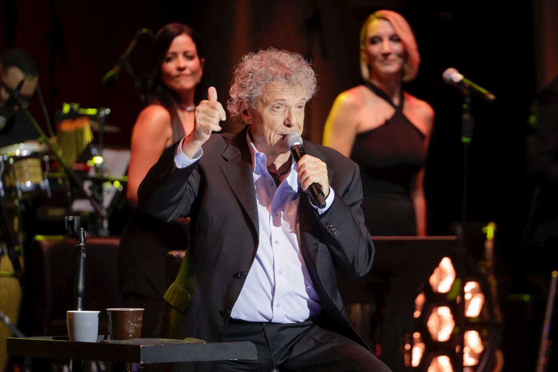 El cantante Braulio deja pequeño con su talento y trayectoria el auditorio de Agüimes