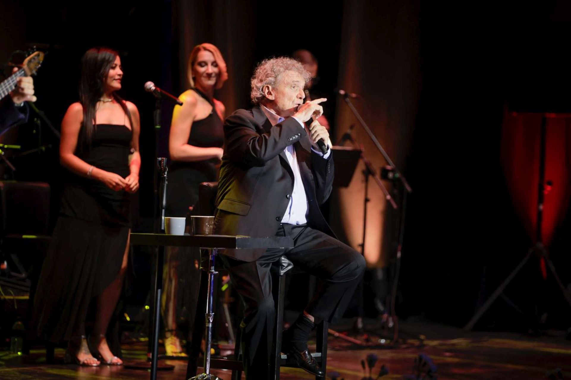 El cantante Braulio deja pequeño con su talento y trayectoria el auditorio de Agüimes