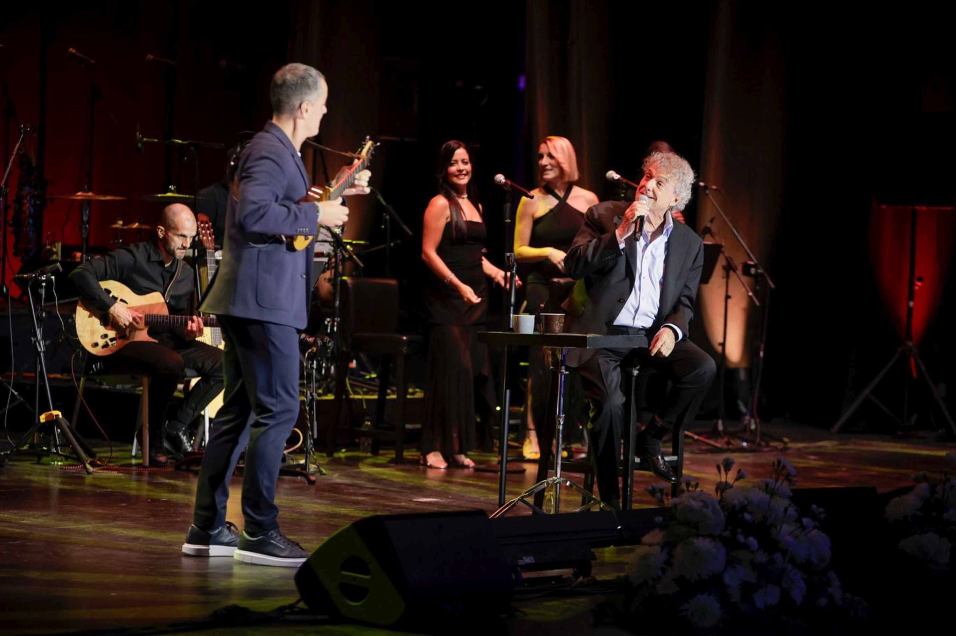 El cantante Braulio deja pequeño con su talento y trayectoria el auditorio de Agüimes