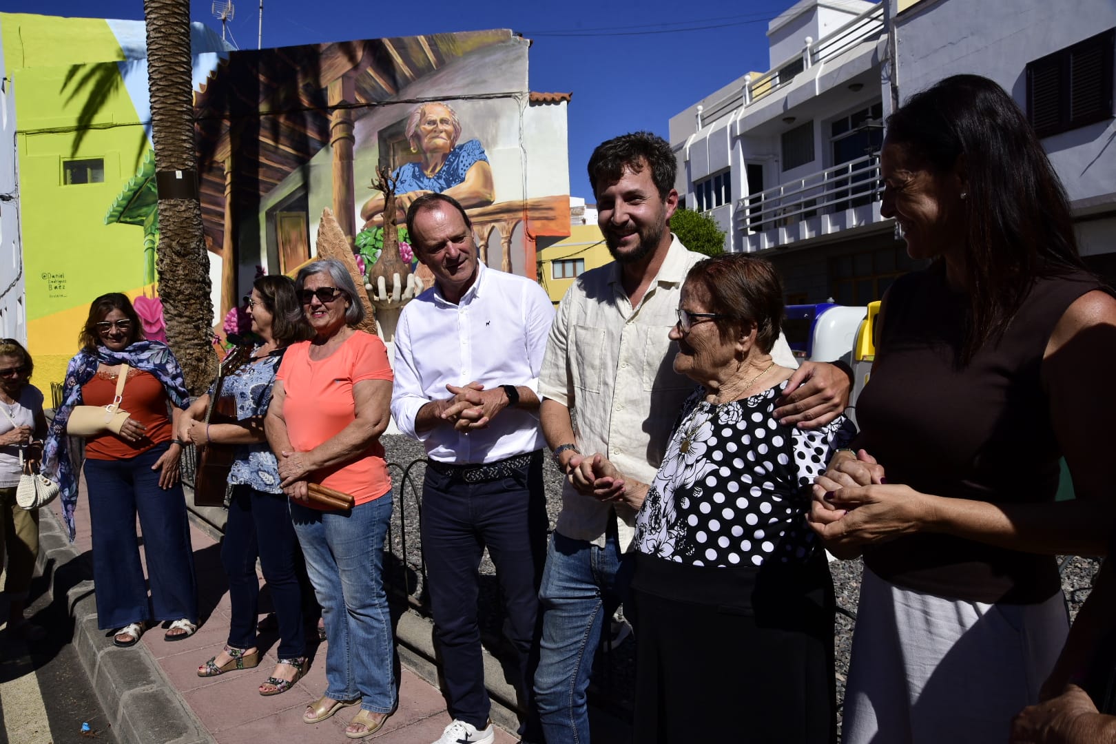 El casco de Agüimes luce un nuevo mural en homenaje a la vecina Carmen Tarajano