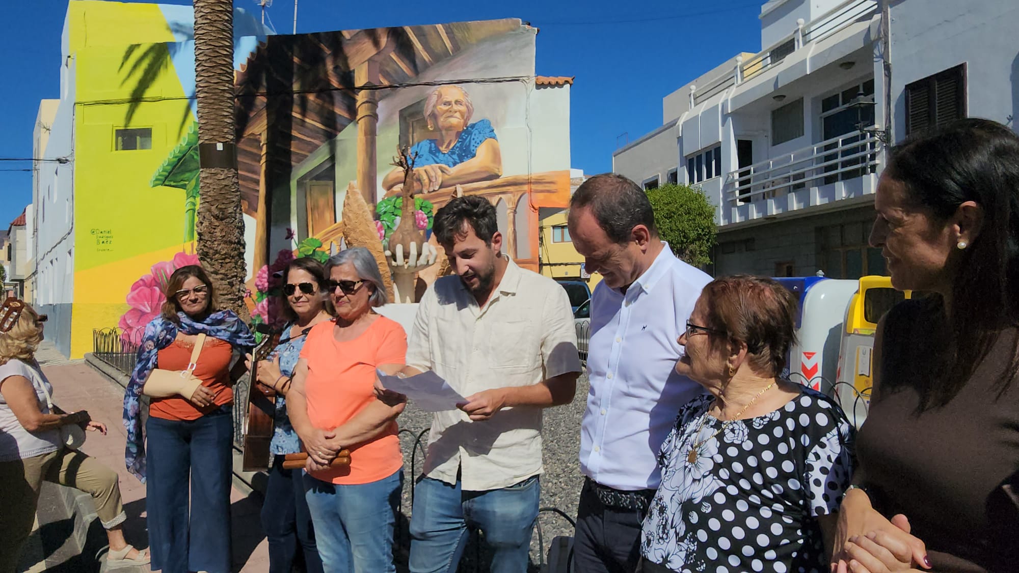 El casco de Agüimes luce un nuevo mural en homenaje a la vecina Carmen Tarajano