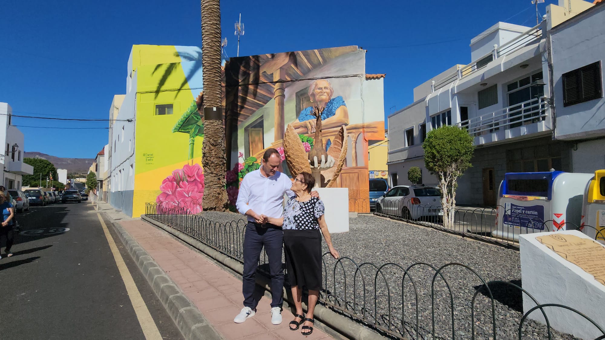 El casco de Agüimes luce un nuevo mural en homenaje a la vecina Carmen Tarajano