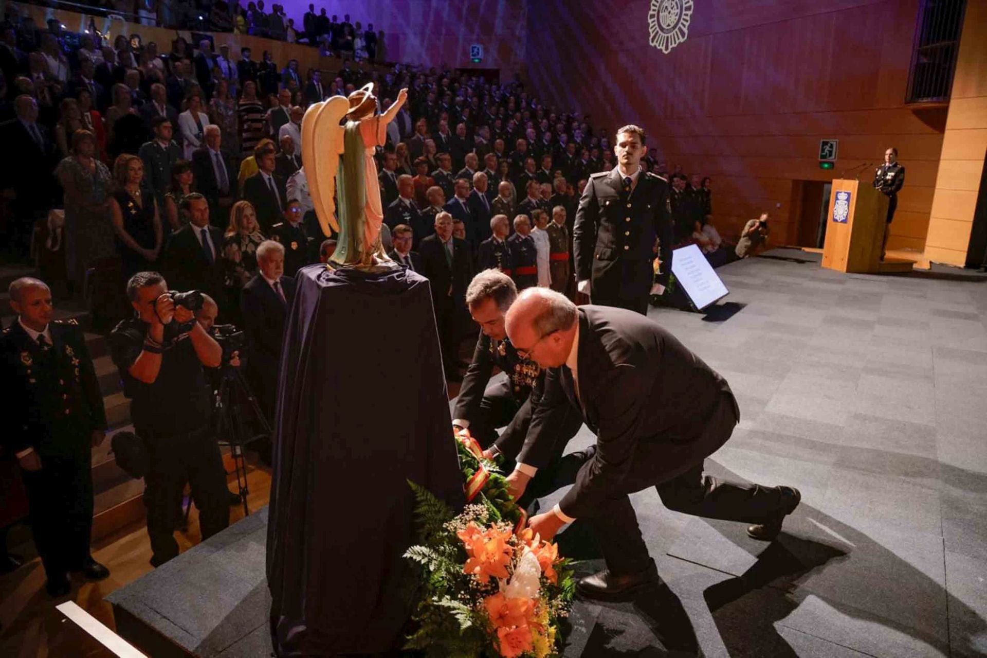 La Policía Nacional tributa un reconocimiento a 141 personas